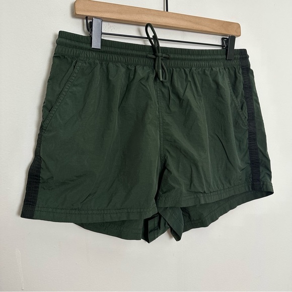 ATHLETA- Expedition Short Tuscan Olive Outdoor Hiking Travel Trail Lightweight - Picture 4 of 9